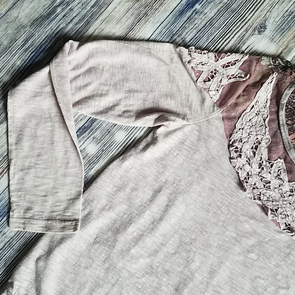 Beautiful BKE Long Sleeve Top - Picture 5 of 8